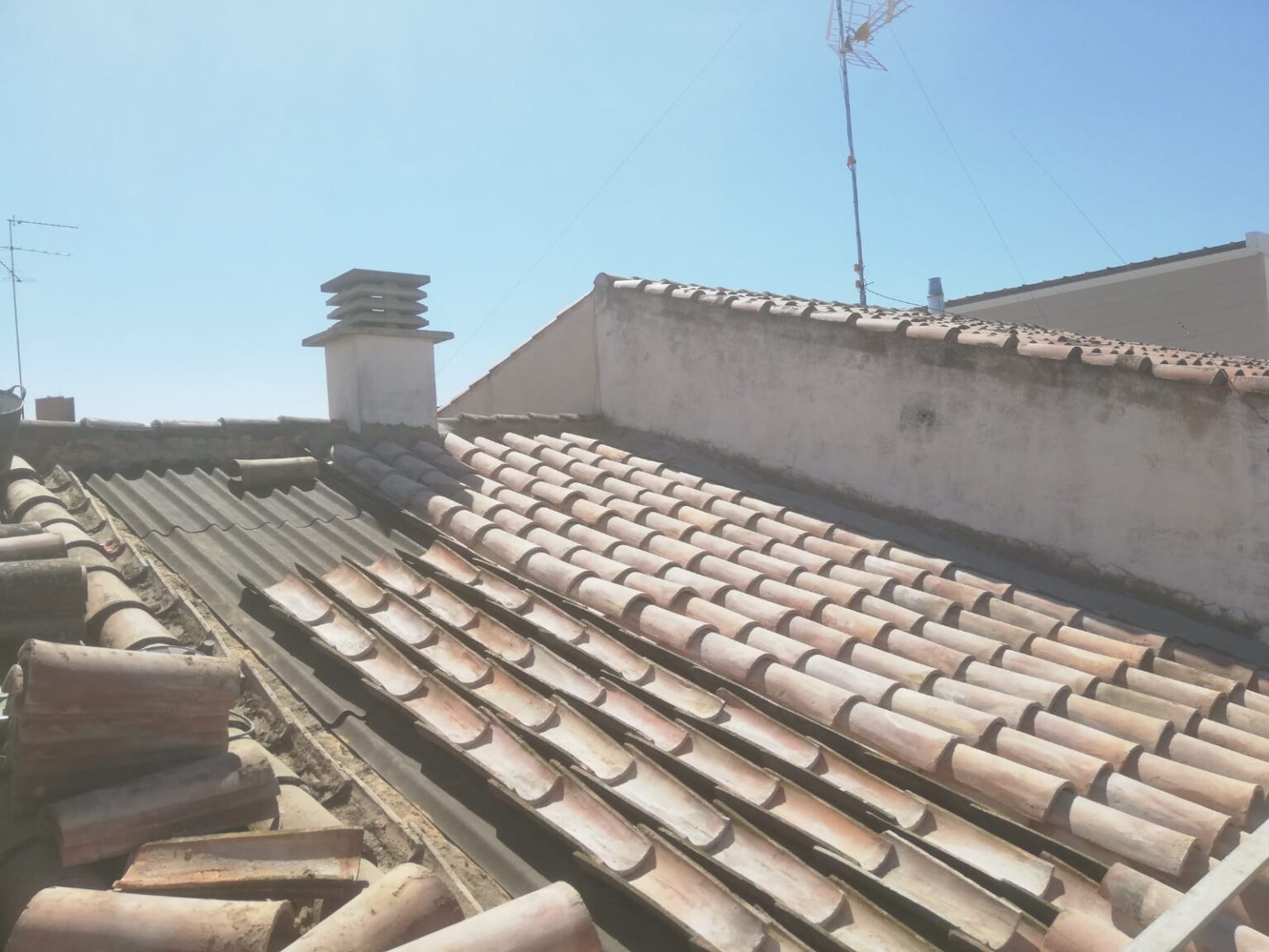 Sellado de remates y limatesas para evitar filtraciones de agua