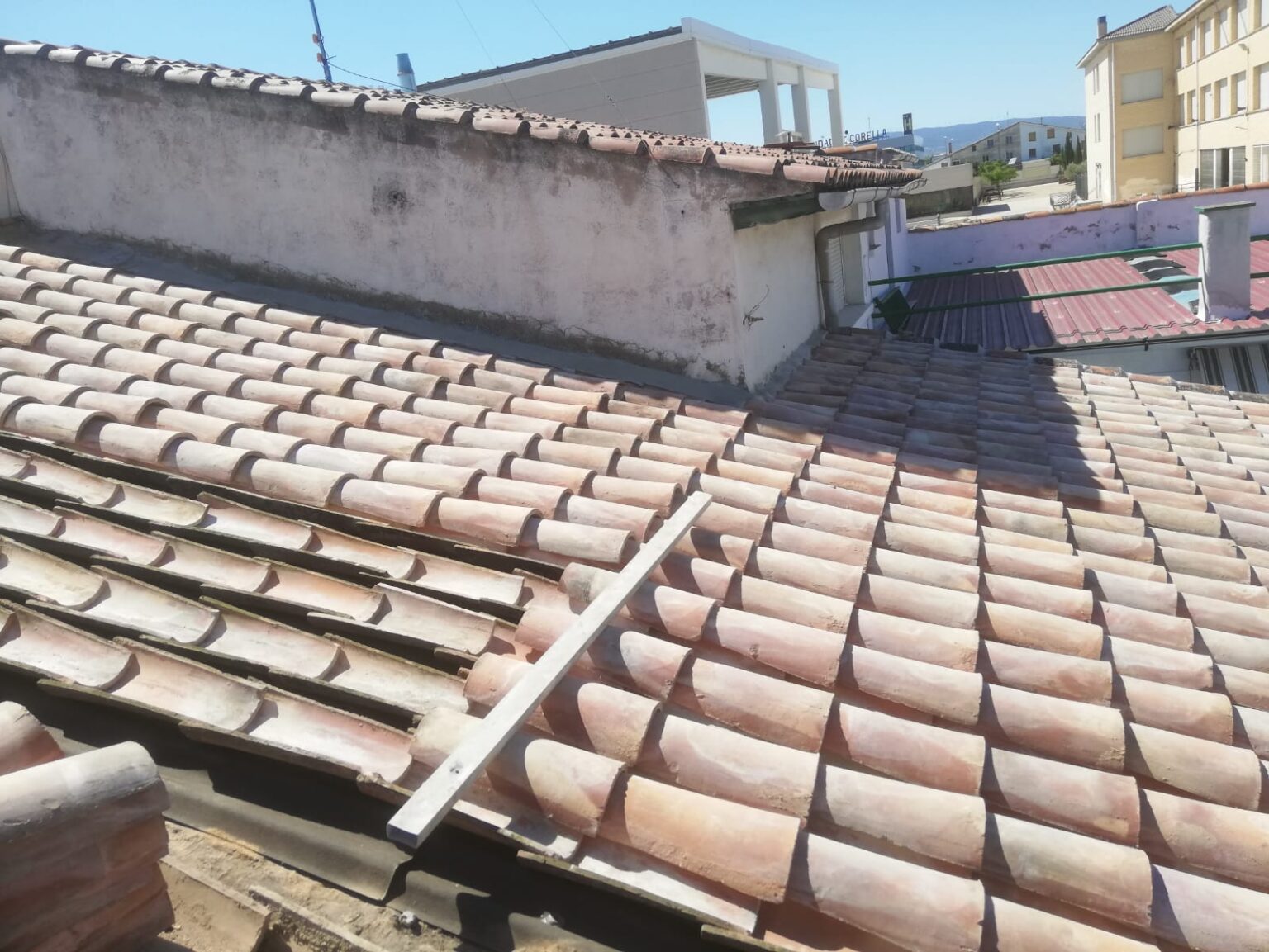 Tejados El Tajo: Reparación de filtraciones de agua en tejados de chapa
